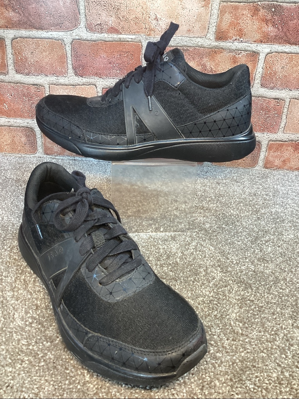 TRAQ by Alegria Qarma womens black walking shoes size 38 eu size 7.5-8